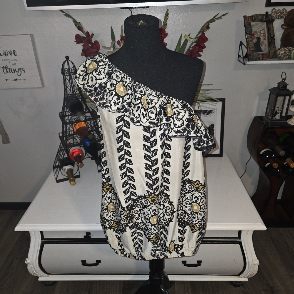 Chic Black and Cream Patterned Dress